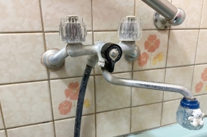 大和郡山市　Ｎ邸　シャワー水栓・洗濯水栓取替ビフォー