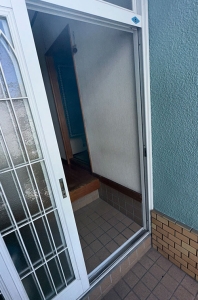 大東市　Ｎ邸　玄関網戸新設取付