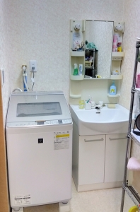 大東市　Ｓ邸　洗面室に洗濯機取付（給排水床下より分岐新設、電気分岐工事）アフター
